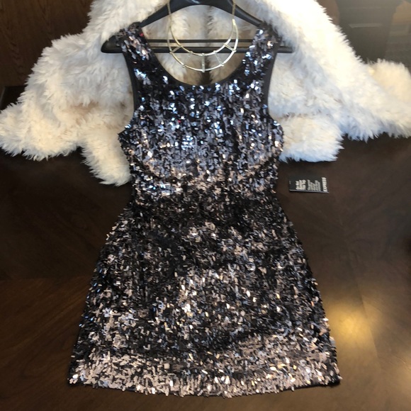 Sexy Express Silver Sequin Dress - Picture 2 of 16